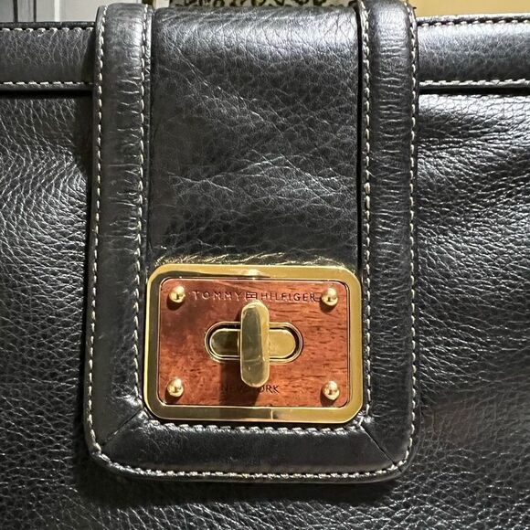 TOMMY HILFIGER LEATHER CLUTCH - Picture 5 of 7